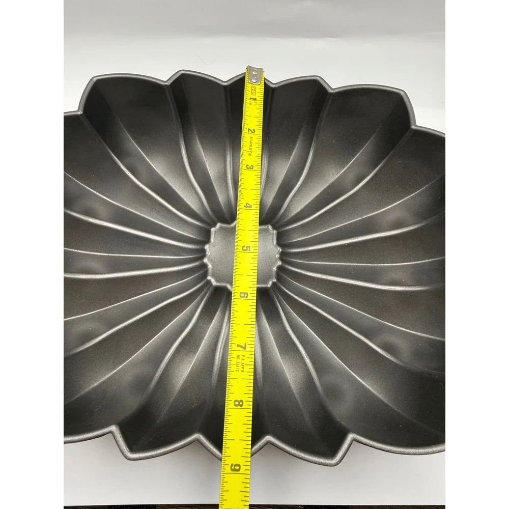 Wilton Flower Petal Cake Pan Cast Aluminum Non-Stick Gray Floral Baking Mold